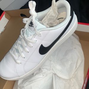 ‘NIKE COURT ROYALE 2’